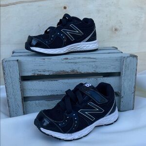Kids size US 7 New Balance 790 v2